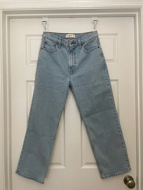 Abercrombie & Fitch High-Rise Light Blue Straight Leg Jeans - NWT - Picture 1 of 4